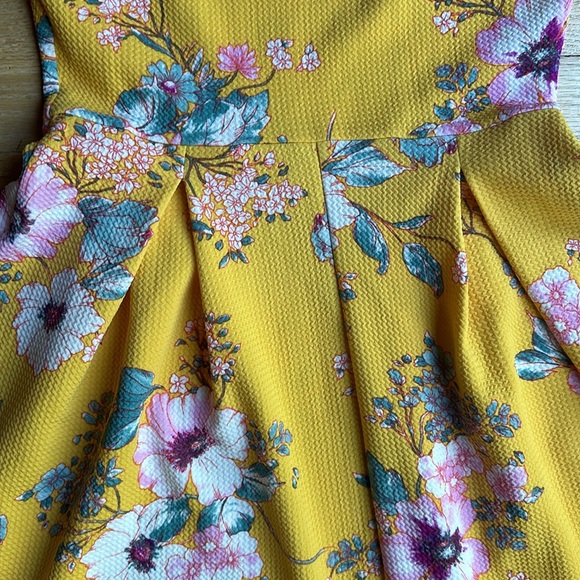 Yellow Floral Summer Mini Dress - Picture 4 of 6